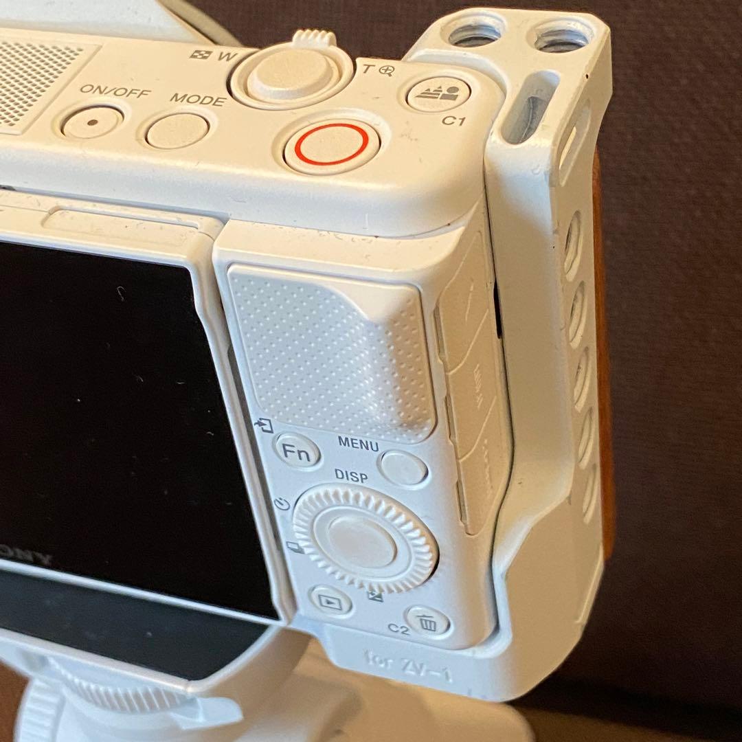 【新品同様】白好きの方へ SONY ZV-1 純正スタンド・映画風撮影レンズ付き