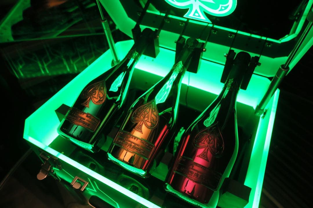 アルマンド ブリニャック LED アタッシュケース MHD シャンパン 信号機