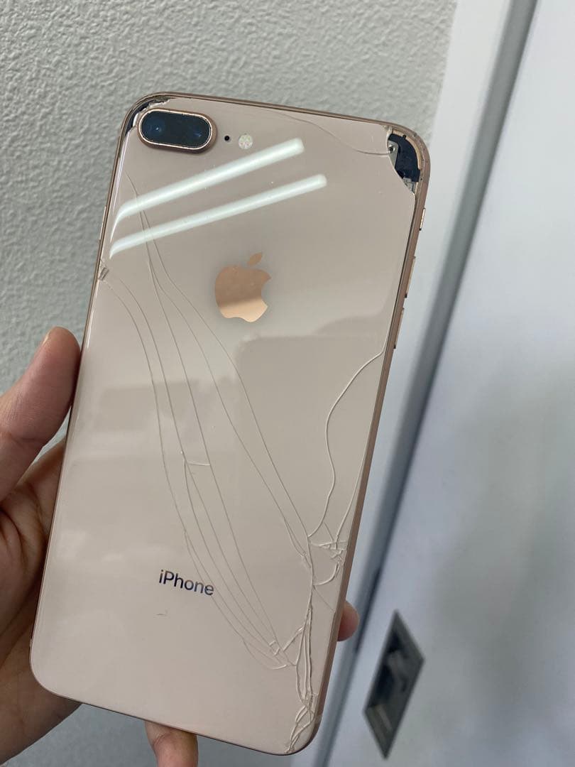 ジャンク品iPhone 8 Plus 64GB バッテリー86% 05504