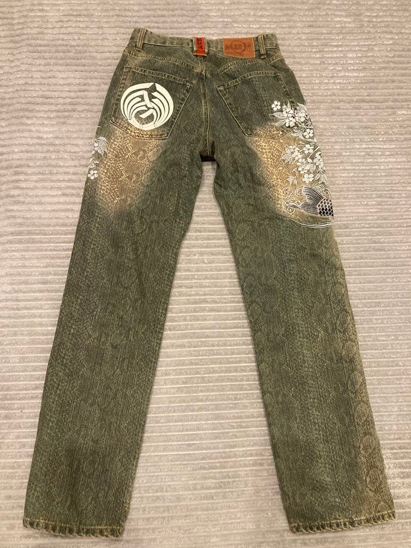 【美品】 絡繰魂 デニム 家紋 刺繍 鯉 30インチ 和柄 No.202763