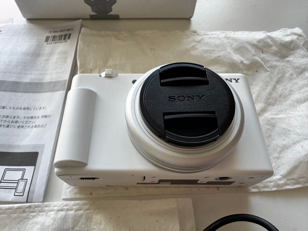 【新品】SONY ZV-1F (W)本体　箱付き