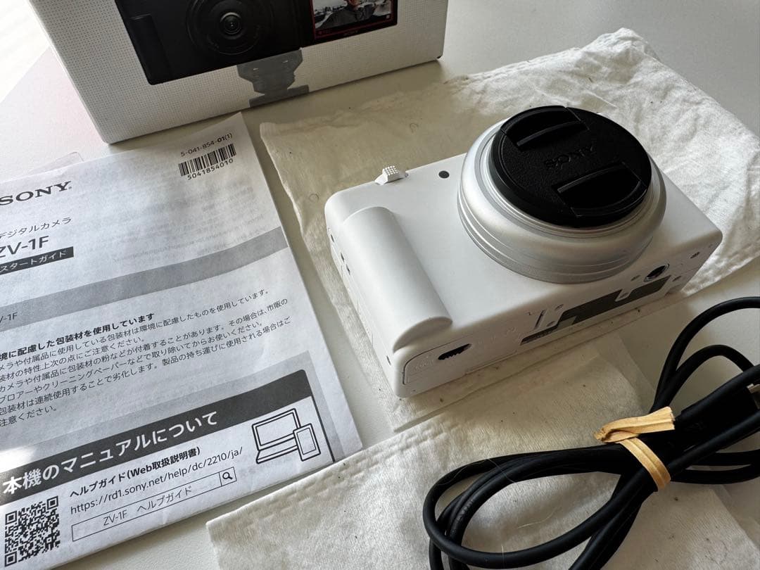 【新品】SONY ZV-1F (W)本体　箱付き