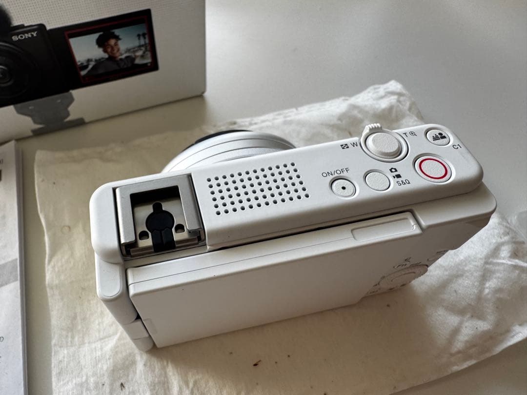 【新品】SONY ZV-1F (W)本体　箱付き