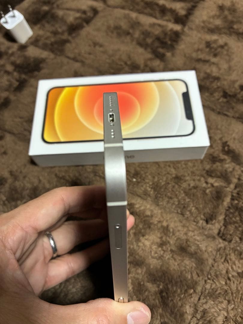 【極美品】iPhone12 ホワイト64GB 付属品未使用完備 ケース未使用付