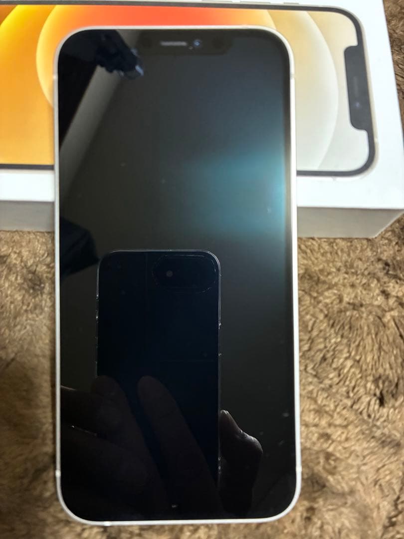 【極美品】iPhone12 ホワイト64GB 付属品未使用完備 ケース未使用付