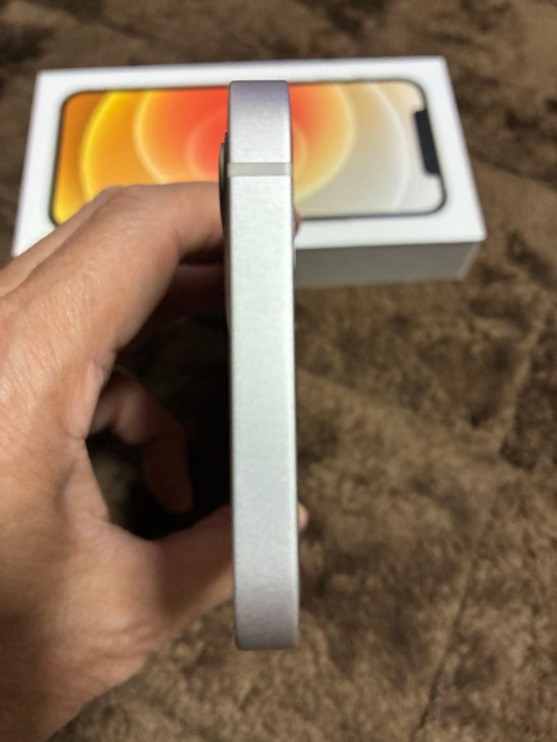 【極美品】iPhone12 ホワイト64GB 付属品未使用完備 ケース未使用付