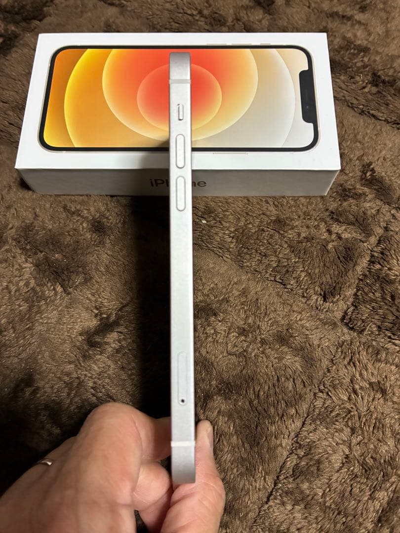 【極美品】iPhone12 ホワイト64GB 付属品未使用完備 ケース未使用付