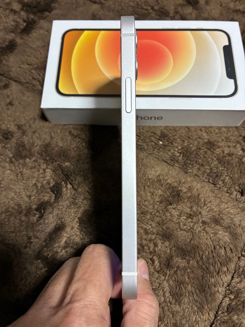 【極美品】iPhone12 ホワイト64GB 付属品未使用完備 ケース未使用付