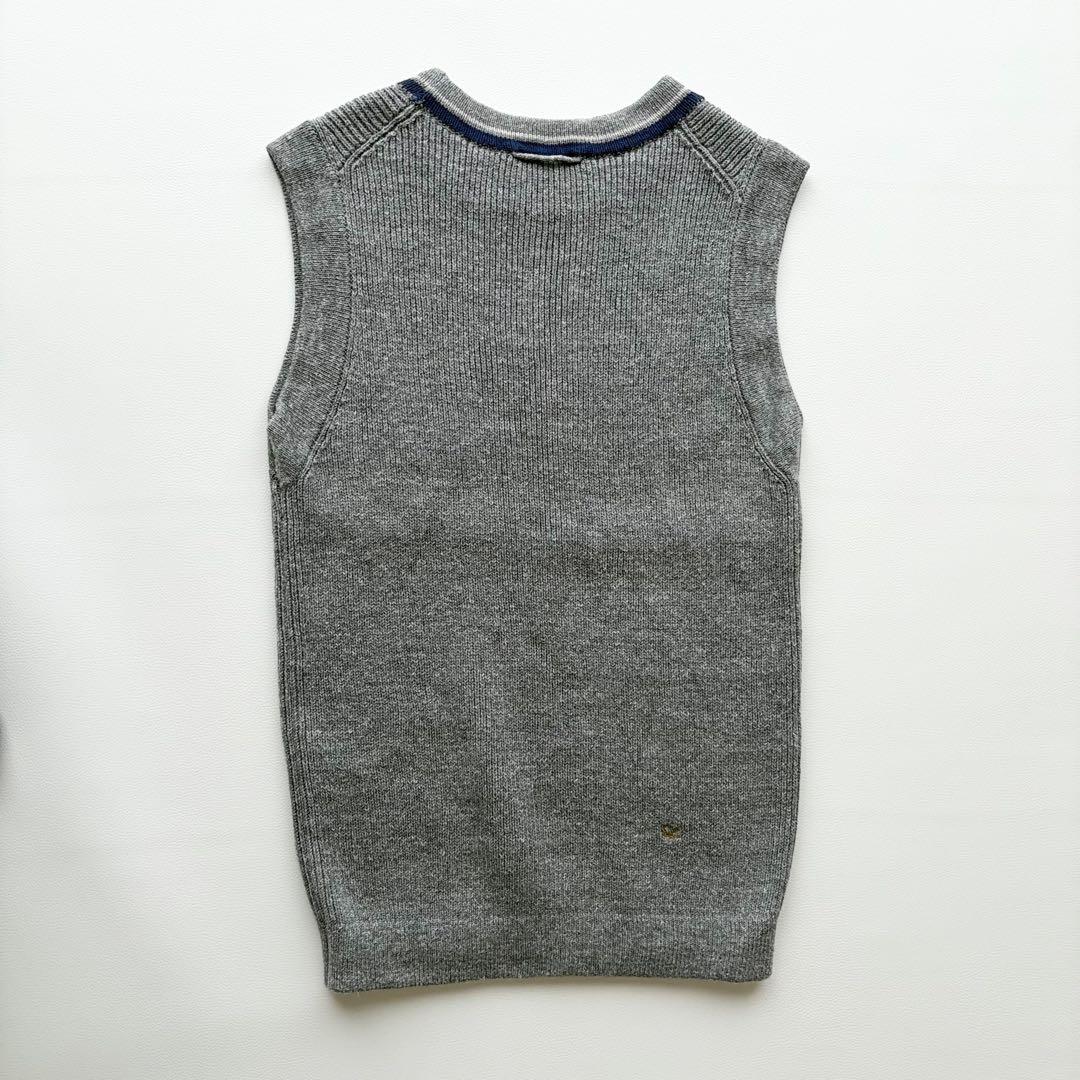 近年モデル✨45R チルデンニットソーのベスト R刺繍 グレー　美品