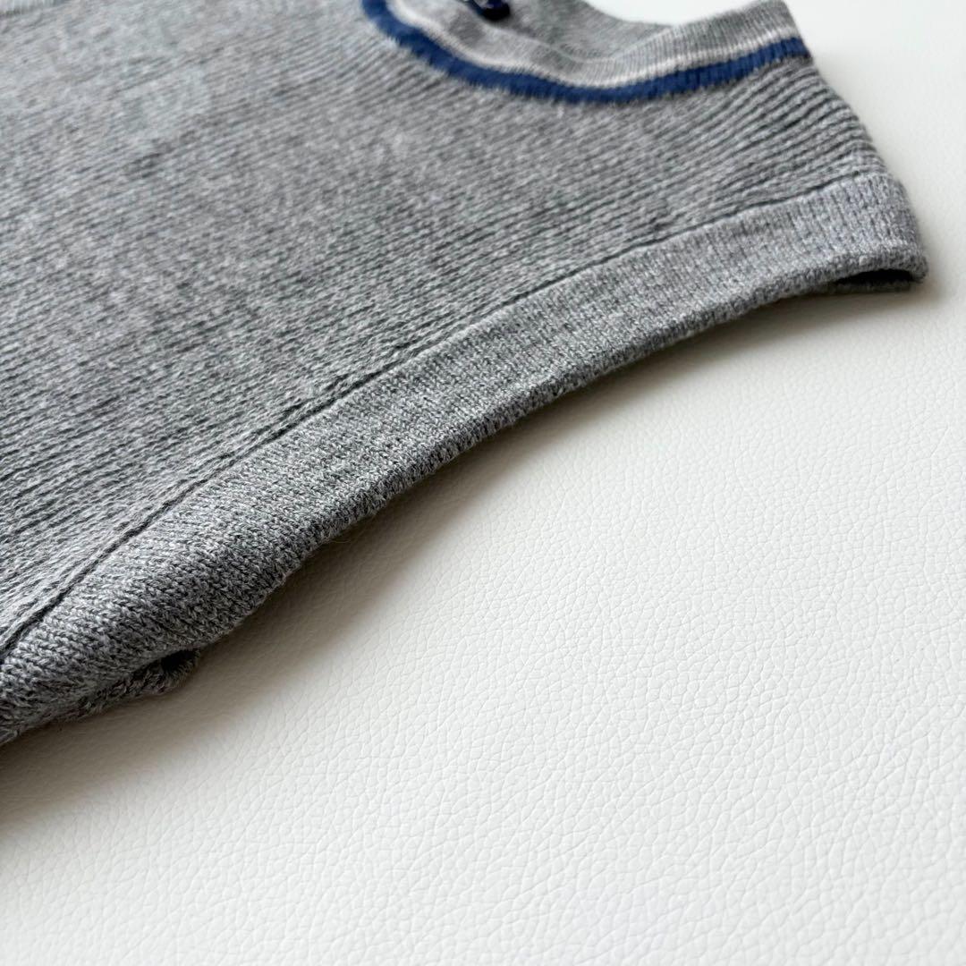 近年モデル✨45R チルデンニットソーのベスト R刺繍 グレー　美品