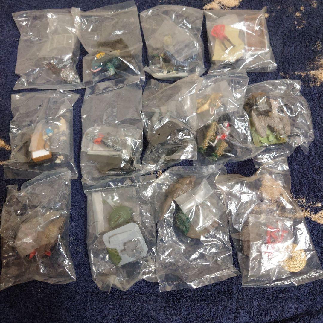 d*3様 ウルトラ怪獣名鑑　史上最大の侵略など　13種　まとめて