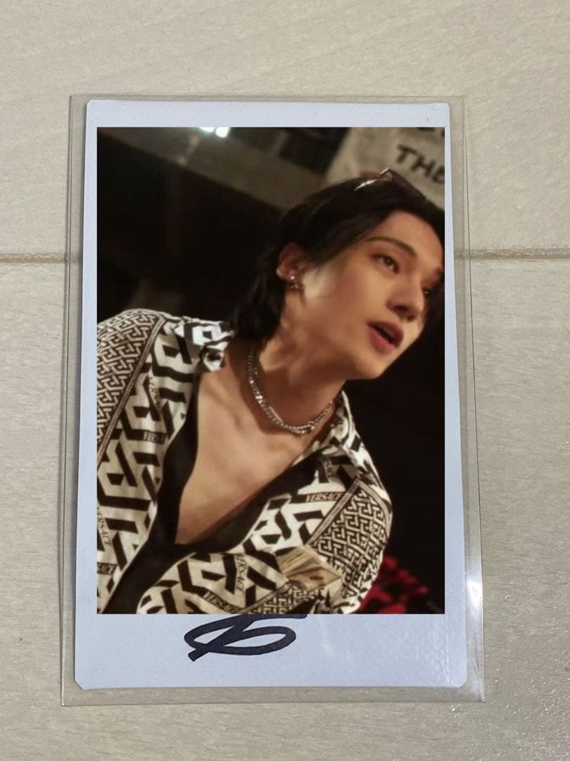 ATEEZ ウヨン 4 直筆サイン入り ポラロイド ポラ チェキ