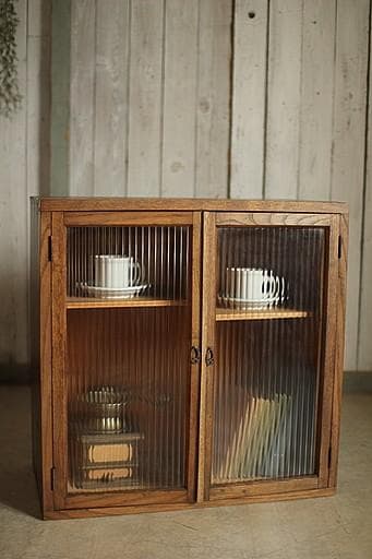 古い小ぶりな木枠のモールガラス戸棚　収納棚　食器棚　キャビネット　古家具