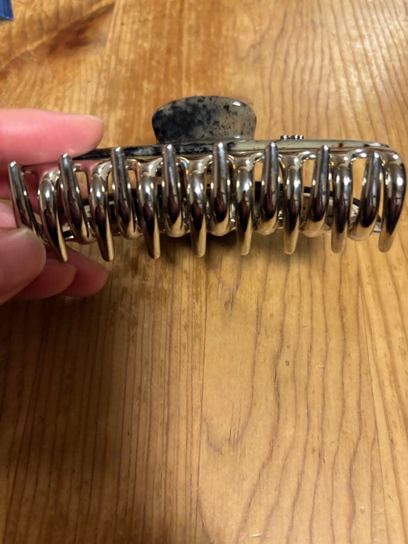 べっ甲￼グレーとシルバーのヘアクリップ