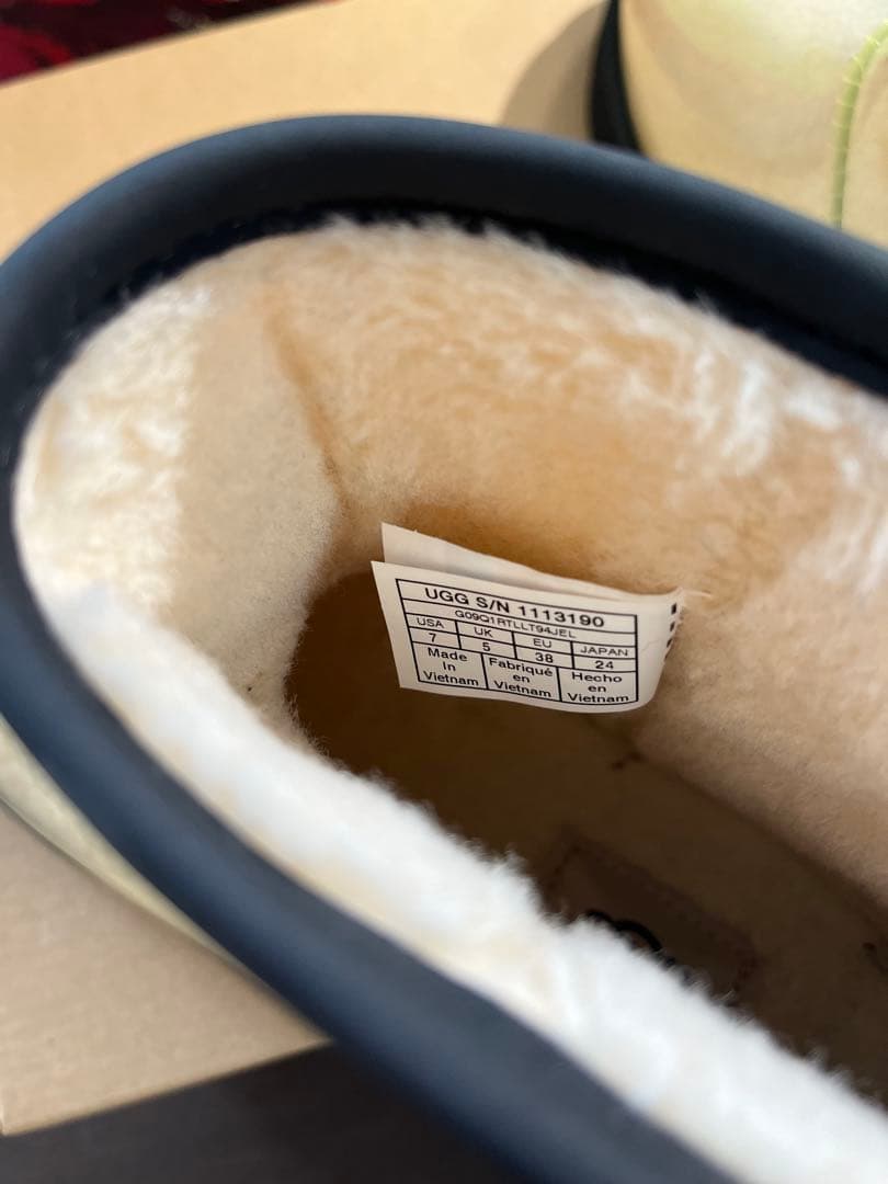 未使用　UGG ブーツ　CLASSIC CLEAR MINI 防水　24cm