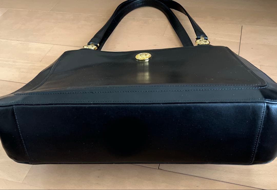 ア*キ様 ヴェルサーチ　A4サイズ　バッグ　黒　ブラック　牛革