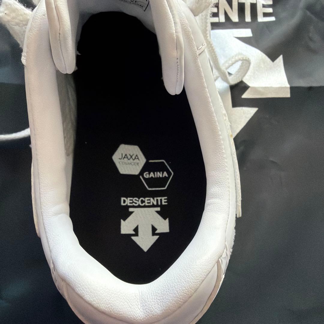 DESCENTE ホワイト スパイク 収納袋付き