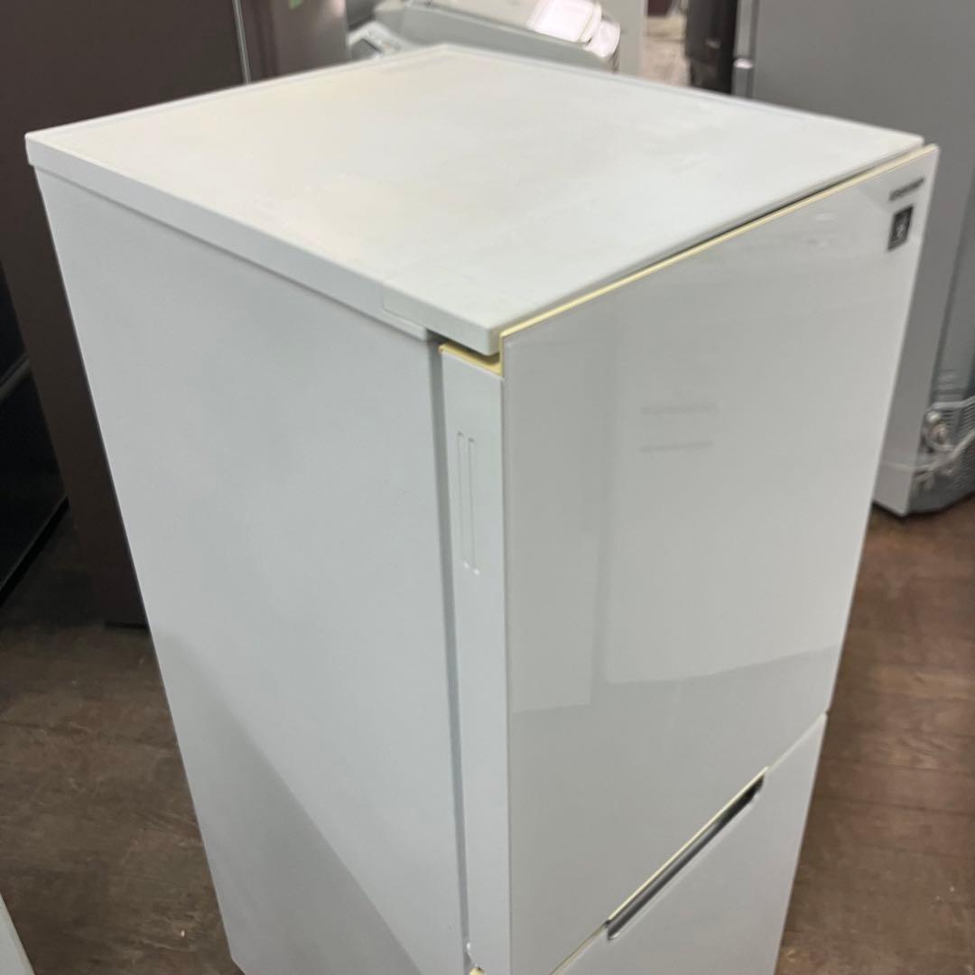 244 SHARP 最新モデル2021年製　ガラスパネル　2ドア冷蔵庫　152L