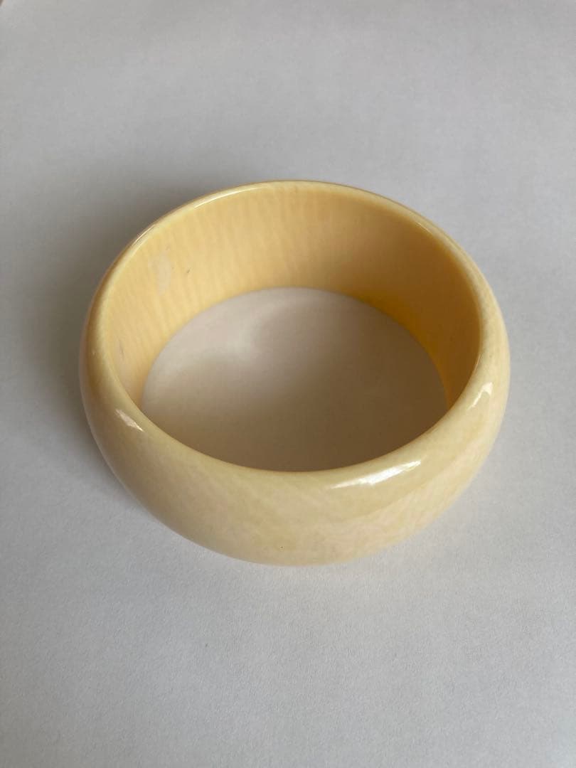象牙色　バングル