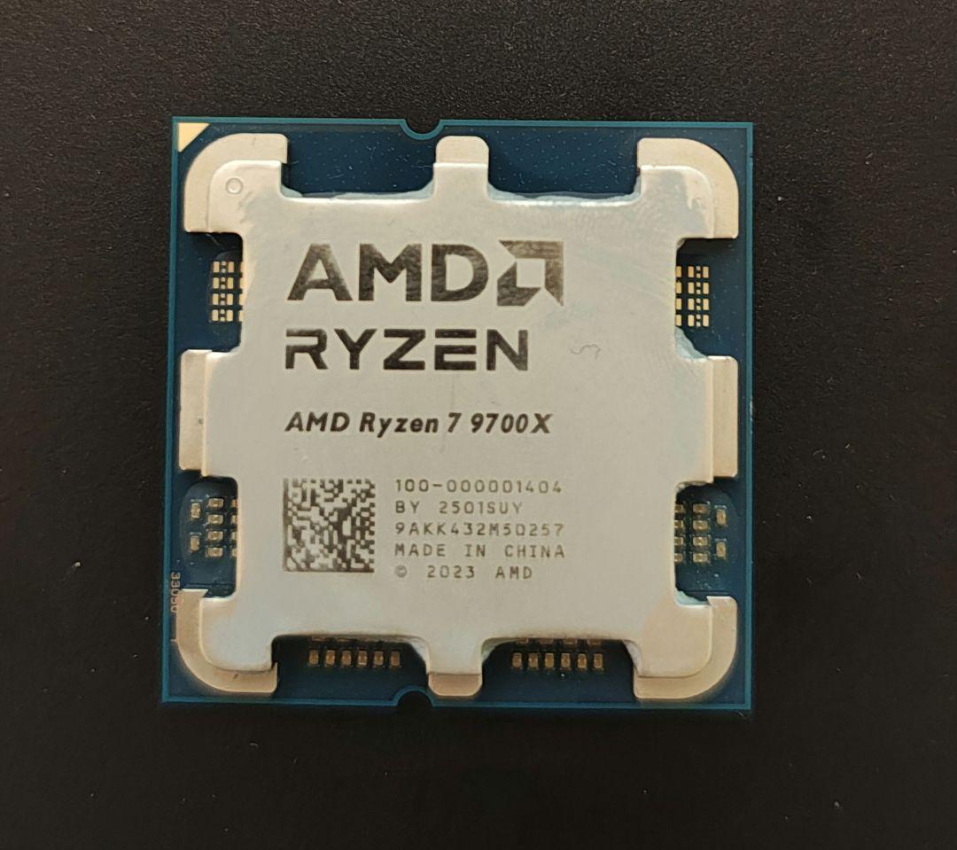 Ryzen7 9700X CPU本体のみ