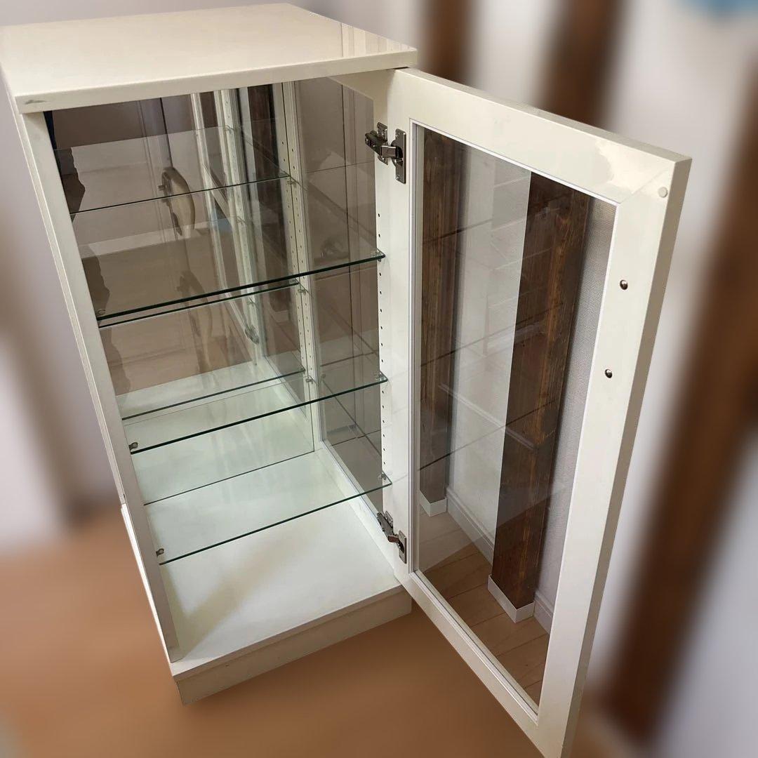 ホワイト ガラスディスプレイ　コレクションケース 4段　高さ調整可能　棚