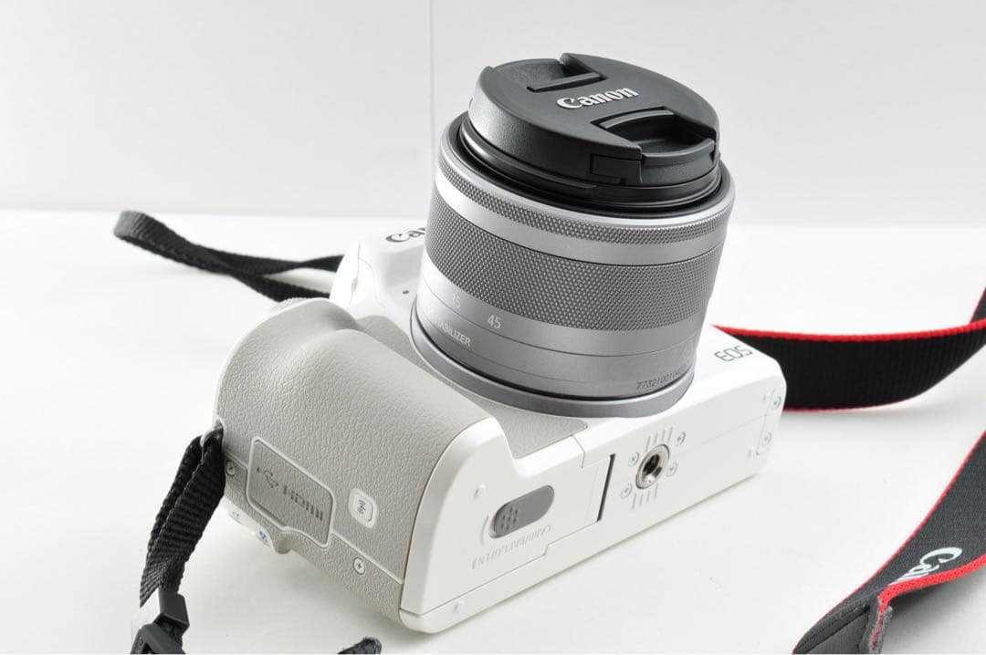 美品 Canon EOS Kiss M レンズキット 自撮りOK Wifi搭載