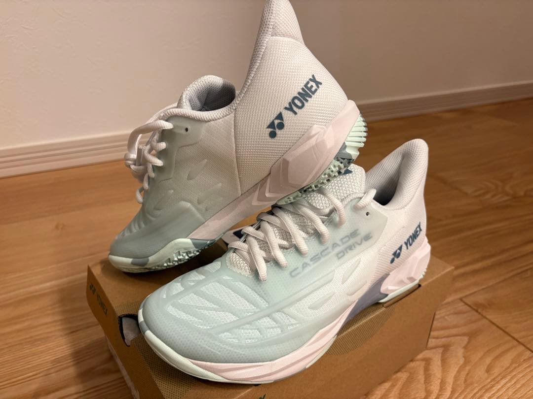 値引き可！●YONEX CASCADE DRIVE 23.5 ホワイト/グリーン