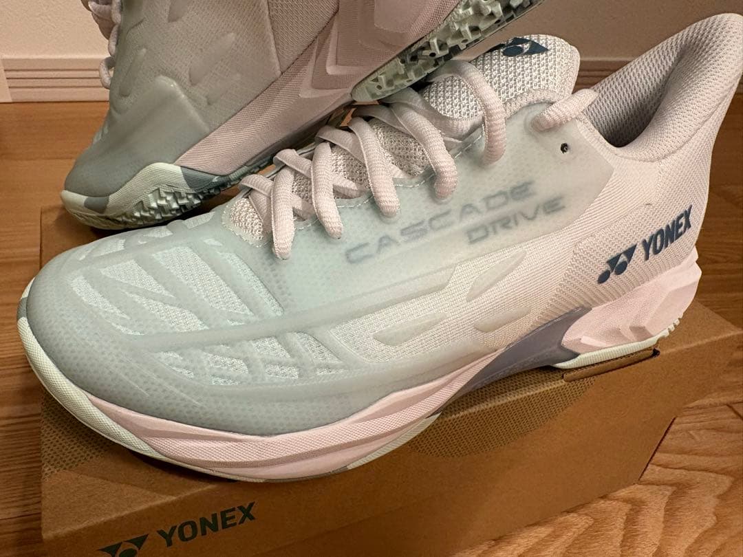 値引き可！●YONEX CASCADE DRIVE 23.5 ホワイト/グリーン