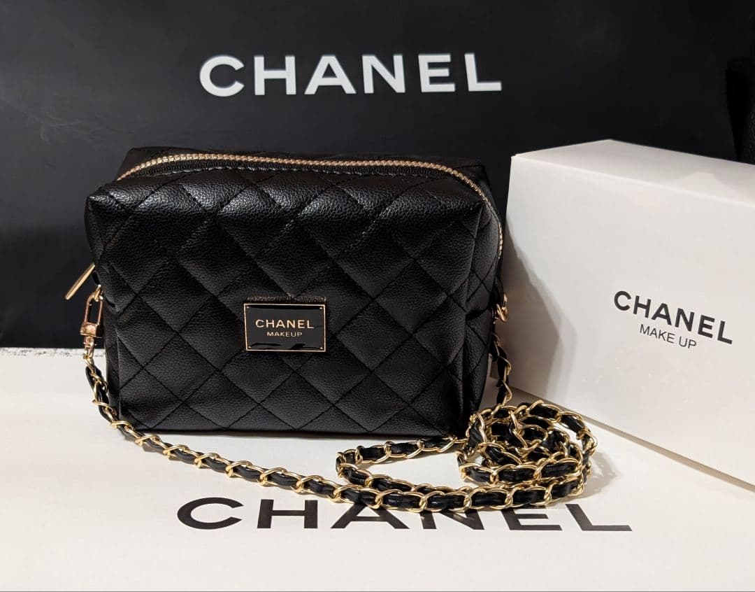 【CHANNEL】ブラックキルティングポーチ チェーンショルダー付き ノベルティ
