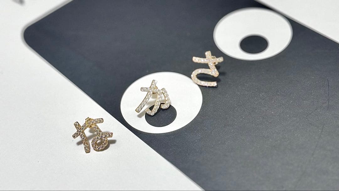 「な」ひらがな　ピアス　片耳　シルバー925に18kメッキ