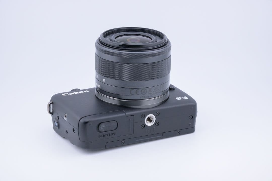 デジタルカメラ Canon EOS M10 + EF-M 15-45mm