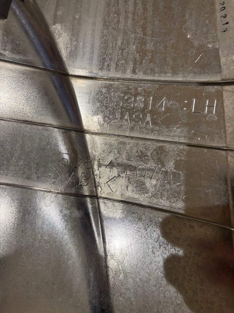 日野純正　 現行レンジャープロ　左右メッキ コーナーパネル　サイドパネル