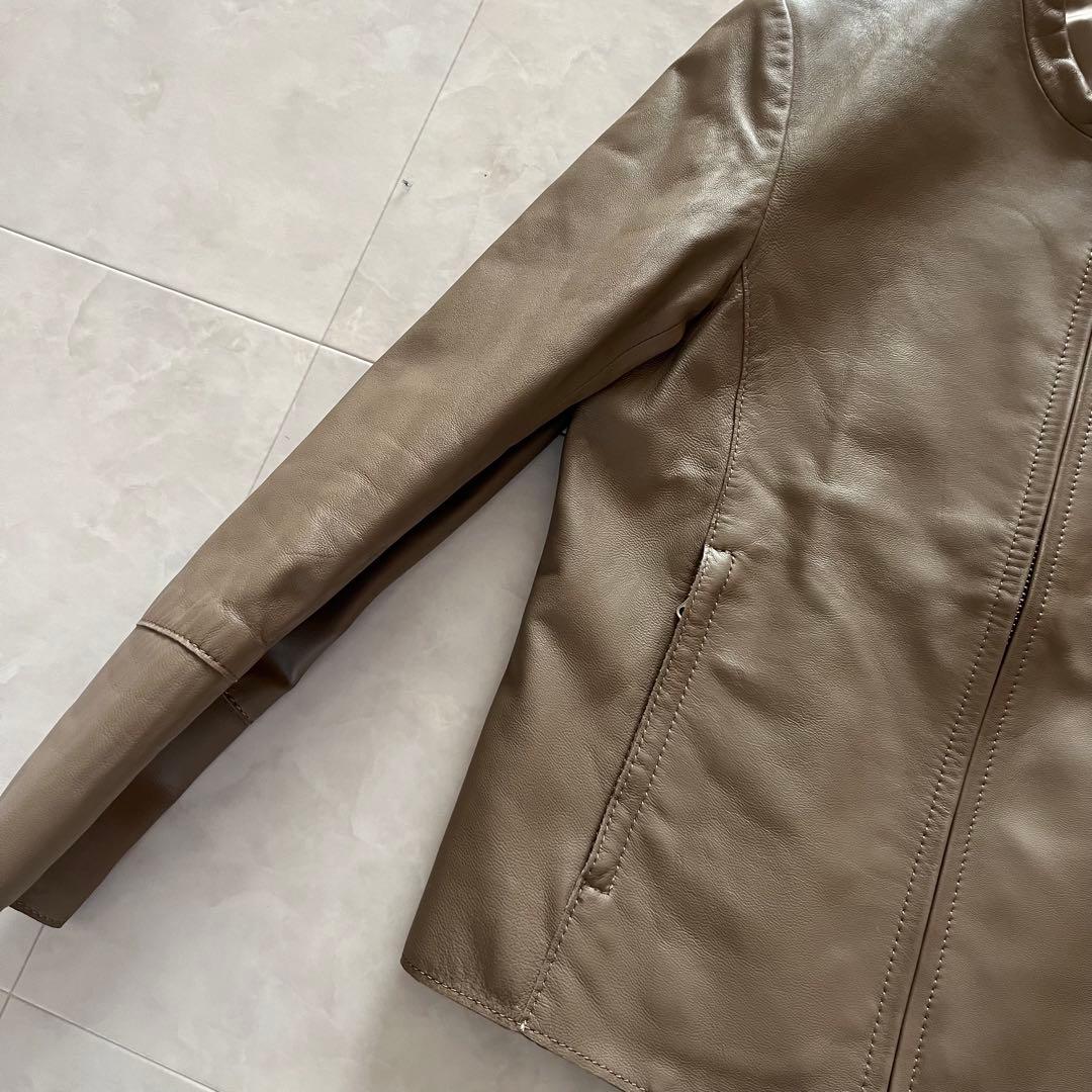 美品✨23区 シングルライダースジャケット　本革　羊革　グレージュ　34