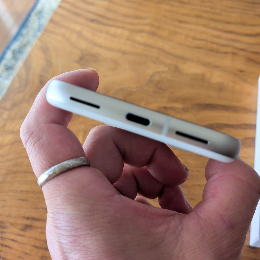 Google Pixel 8a ホワイト 本体、美品、Porcelain