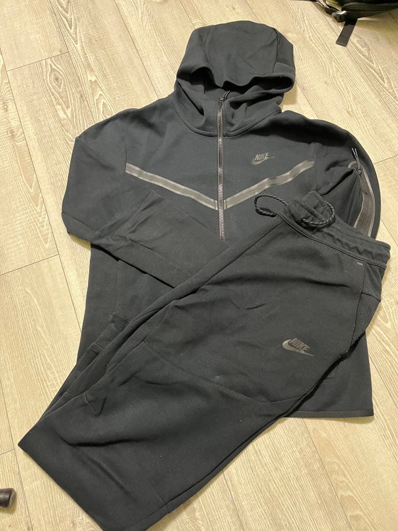 NIKEテックフリース黒 廃盤 上M下L