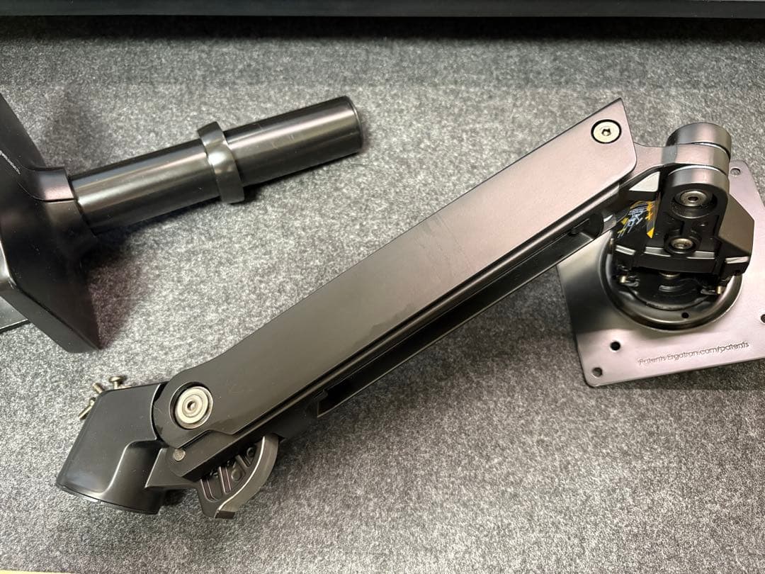 Amazonベーシック モニターアーム モニター対応〜32インチ