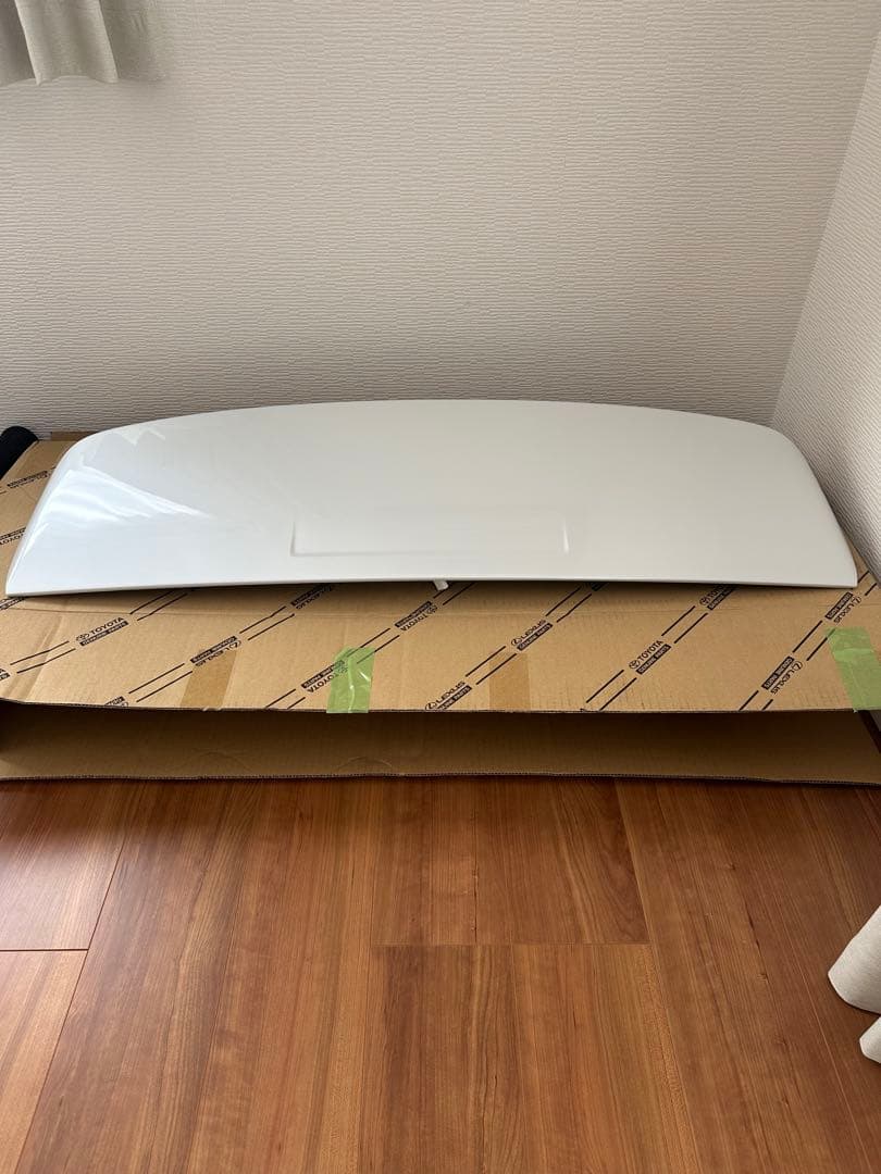 ランクル250【新車外し】純正リアスポイラー新品未使用　プラチナホワイトパール