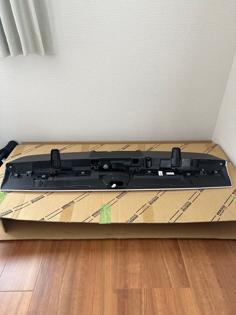 ランクル250【新車外し】純正リアスポイラー新品未使用　プラチナホワイトパール