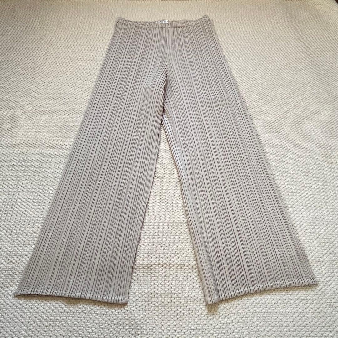 PLEATSPLEASE イッセイミヤケ クロップドパンツ　ベージュ　3