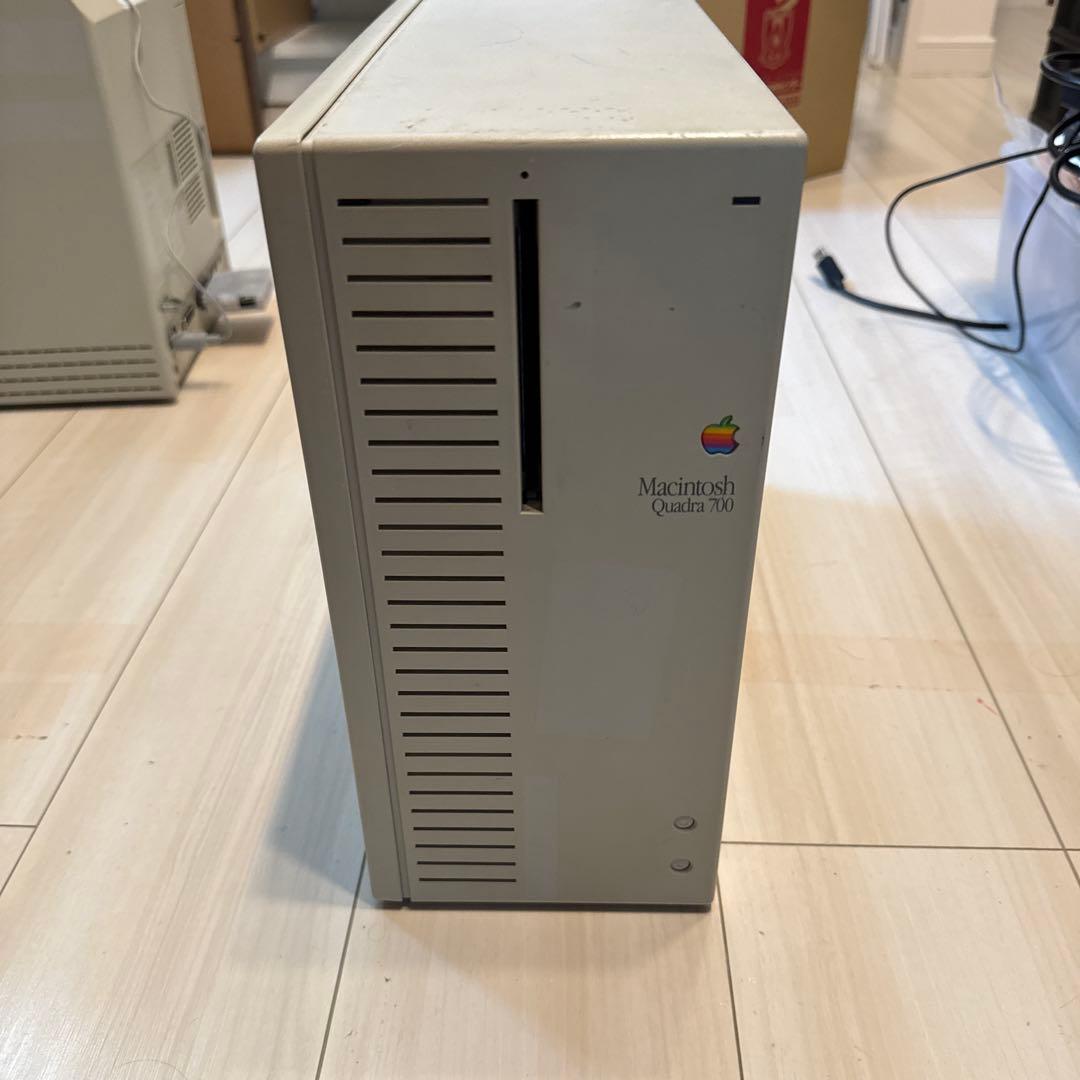 Apple Macintosh Quadra 700 本体＋VGA変換アダプター