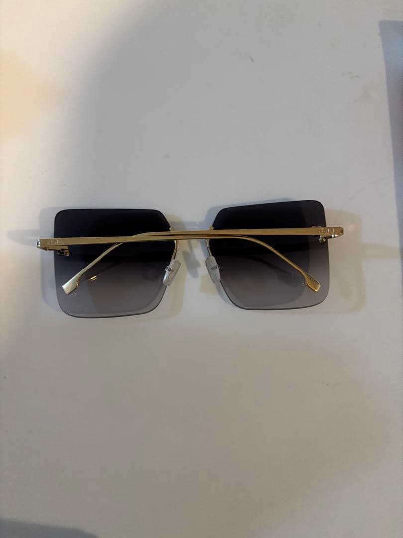 フェンディ　ファーストクリスタルサングラス　FE4082US ゴールド