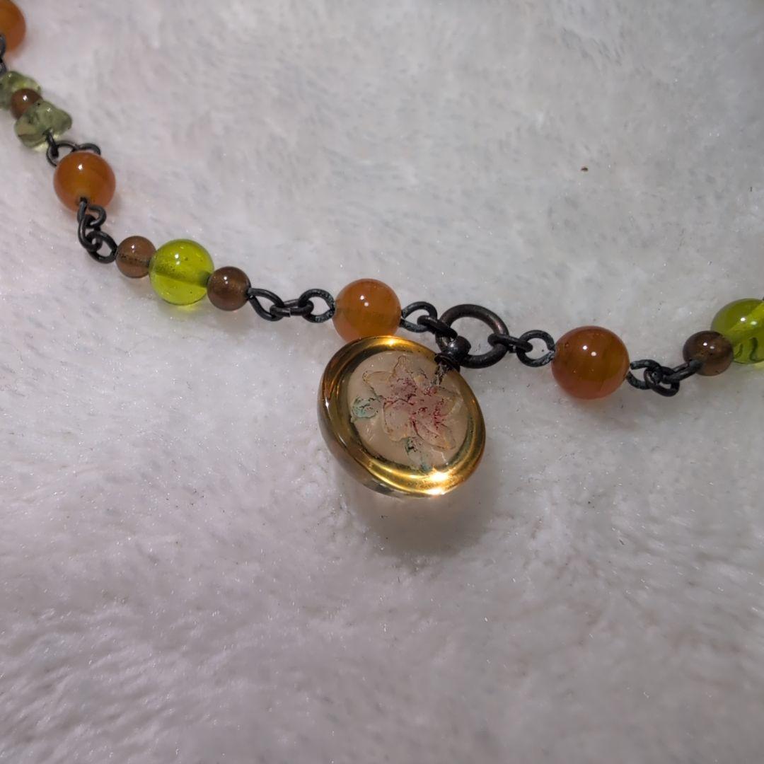 オレンジと緑のビーズネックレス