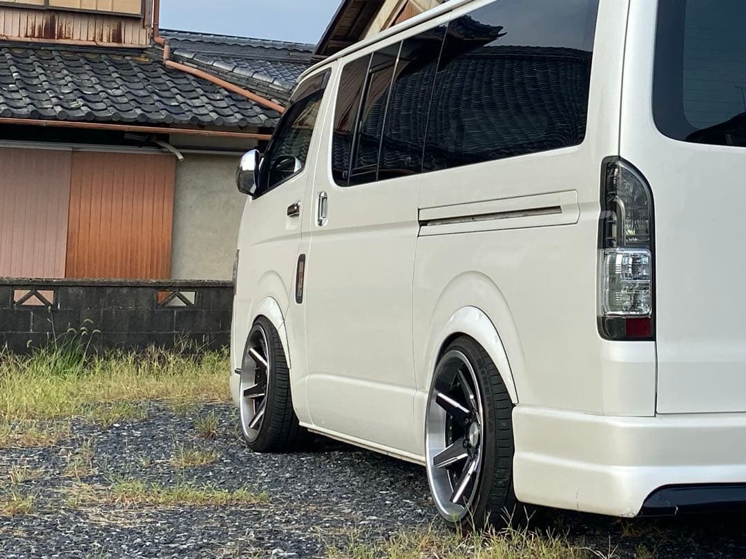 ※新年セール　ハイエース　19インチ　VALOR DCR①