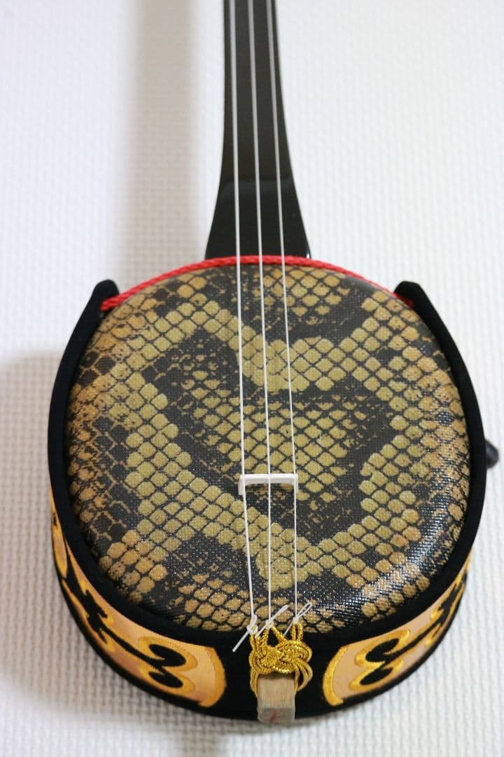 三線　沖縄三線リーズナブルな練習用　新品未使用品　今だけこの価格！