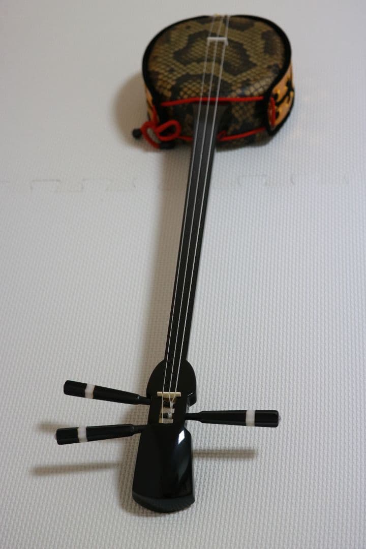三線　沖縄三線リーズナブルな練習用　新品未使用品　今だけこの価格！