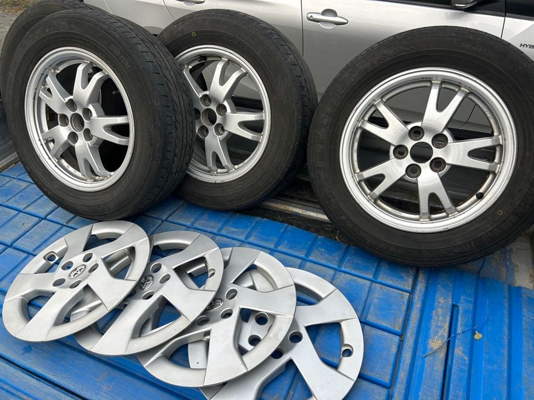 30プリウス　アルミホイール　ホイールキャップ