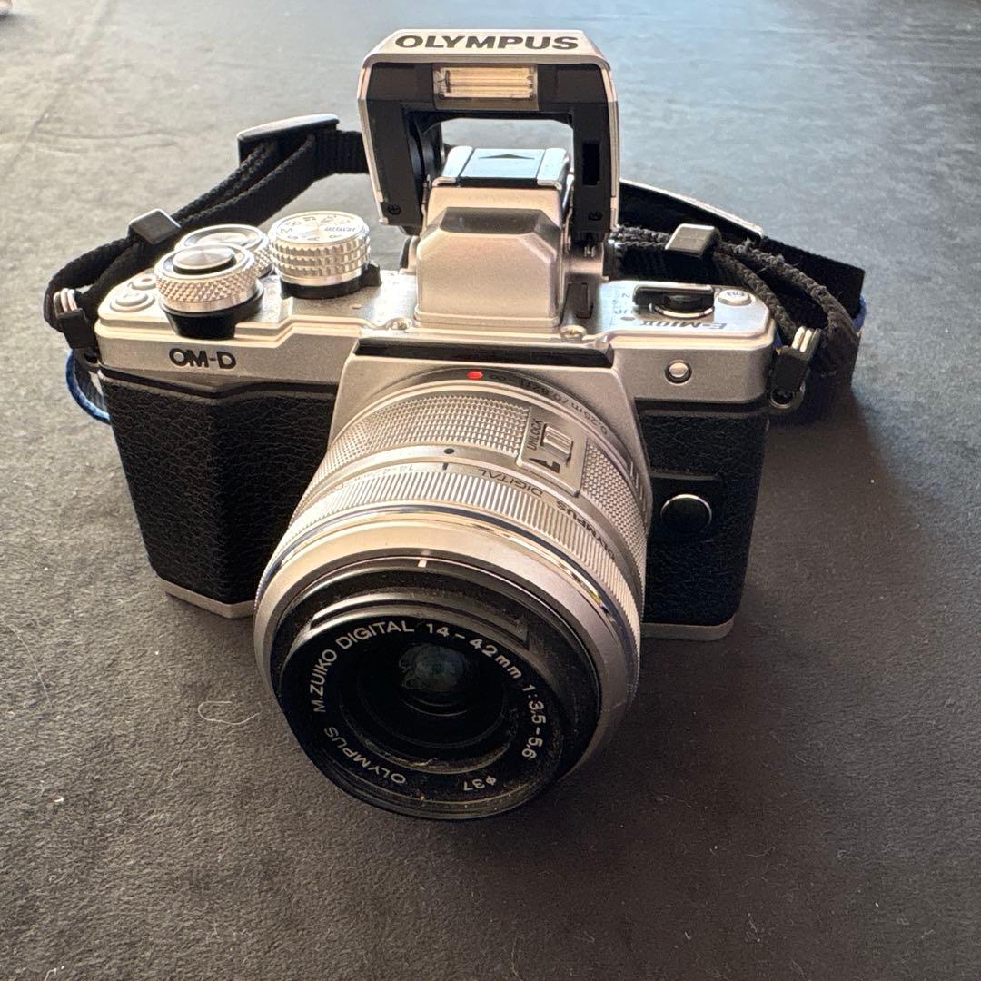 OLYMPUS OM-D ミラーレス一眼 14-42mmレンズ ジャンク品