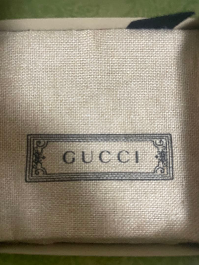 GUCCI シルバー ピアス ロゴ入り