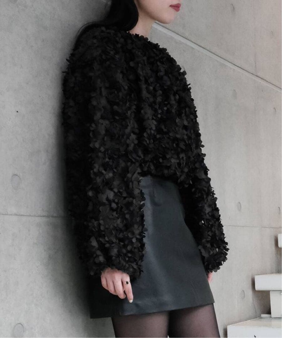 新品同様定価3.5万　メゾンイエナフラワーブラウス