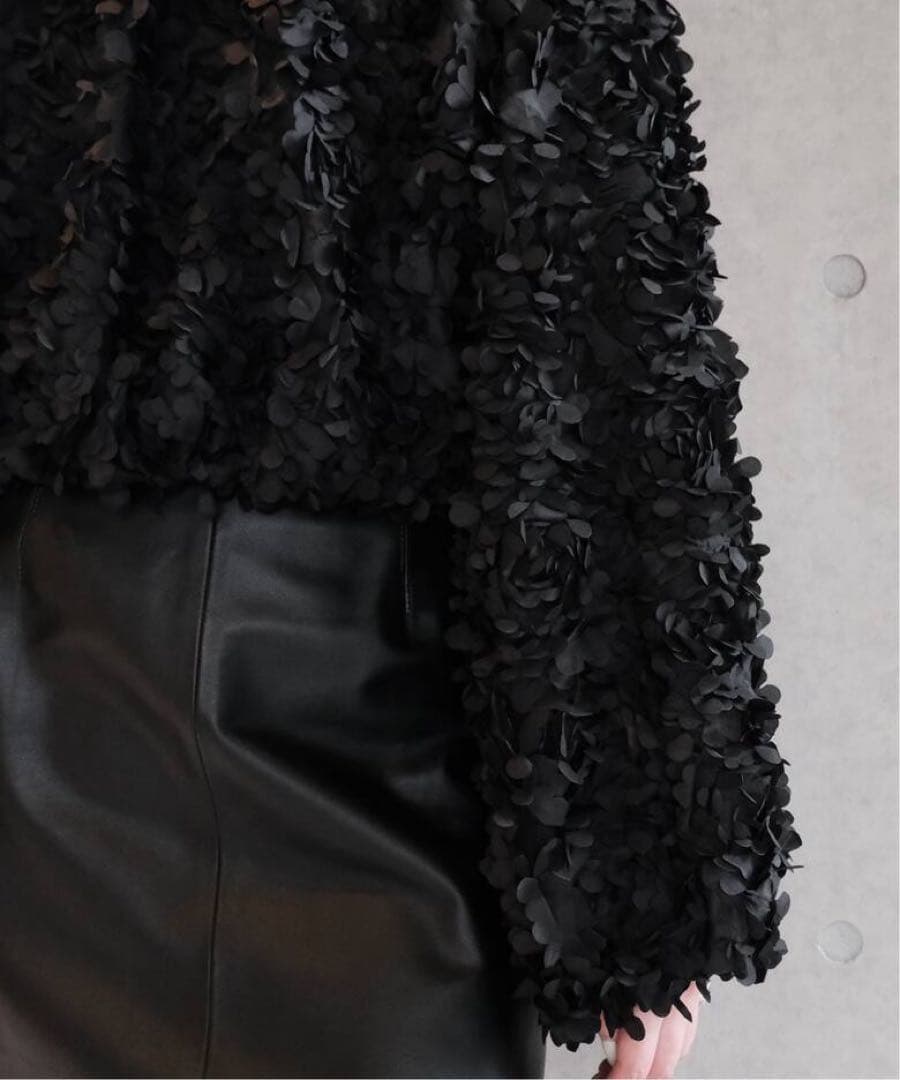 新品同様定価3.5万　メゾンイエナフラワーブラウス